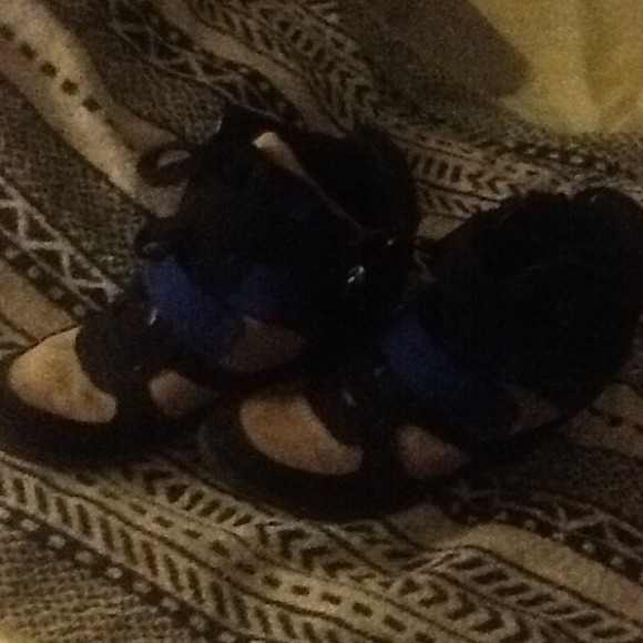 Vera Wang shoes blue black and beige.