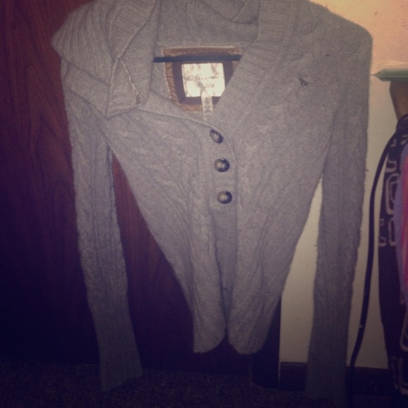Ambercrombie & Fitch gray sweater