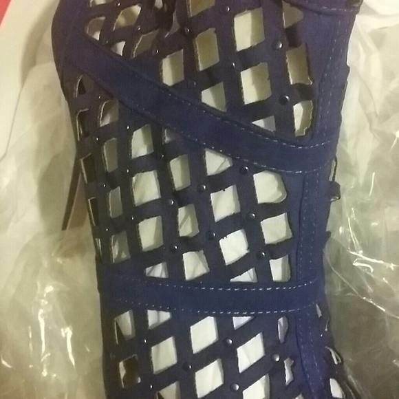 ***SOLD***Aramelle pumps - Picture 4 of 4