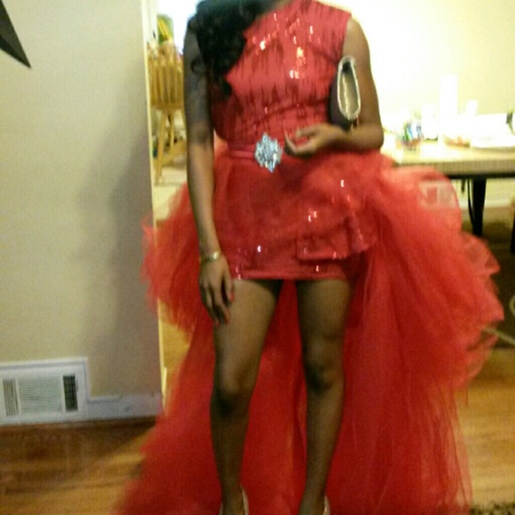 Red dress - Picture 2 of 2