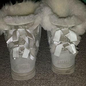 Bailey bow holiday uggs