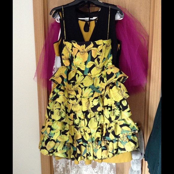 Alice + Olivia Dresses & Skirts - Alice + Olivia floral tube dress