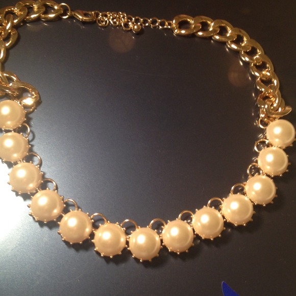 Pearl/gold chain necklace