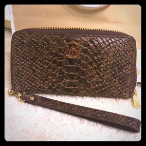 100% authentic Michael Kors