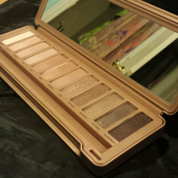 *Reserved* Naked 3 by Urban Decay