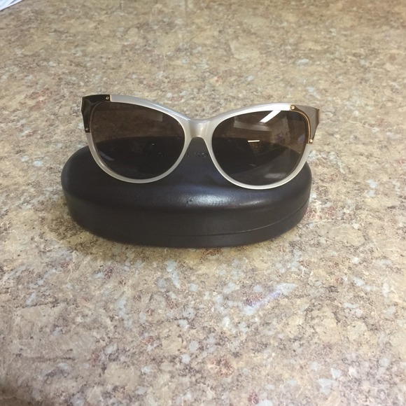 Sunglasses Cream And Gold Corners