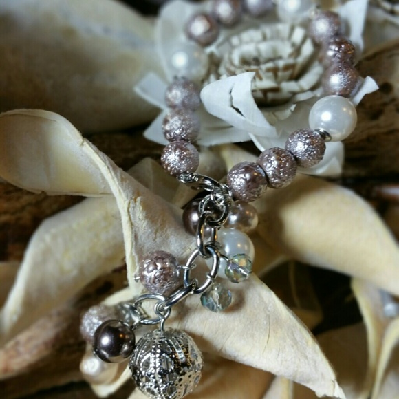 💓Handmade💓grey and white pearl bracelet...NWOT