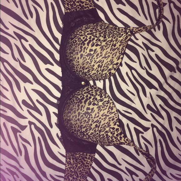 Cheetah Victoria's Secret 32D bra