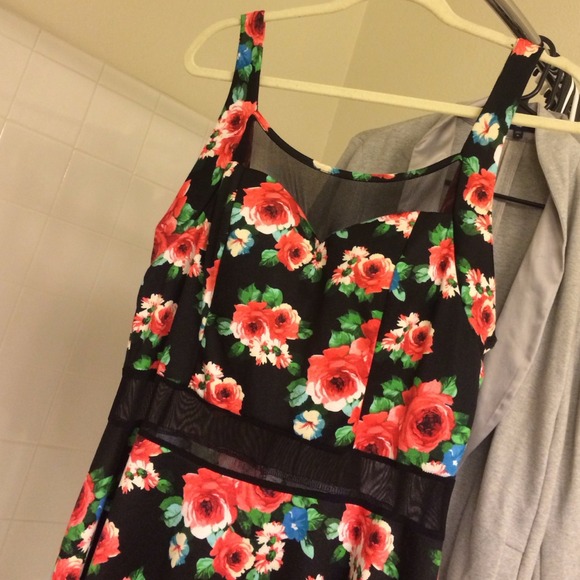 ⛔️SOLD - Floral dress with mesh sz 3x - Picture 3 of 3