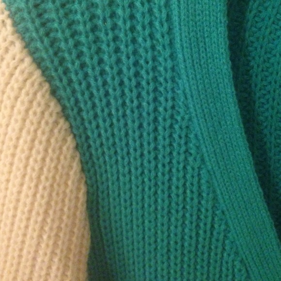 V neck cardigan with pockets - Picture 2 of 2