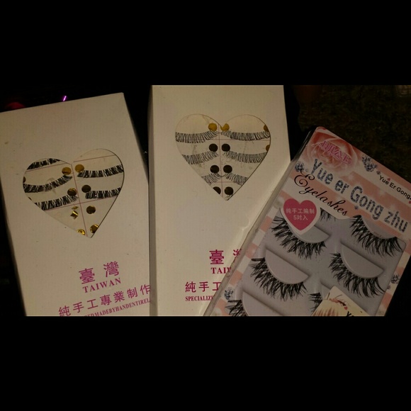 Eyelashes (Variety)