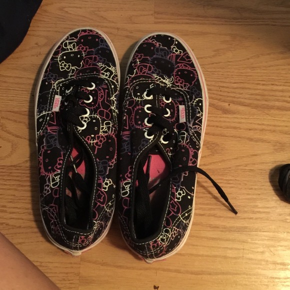 Black hello kitty vans
