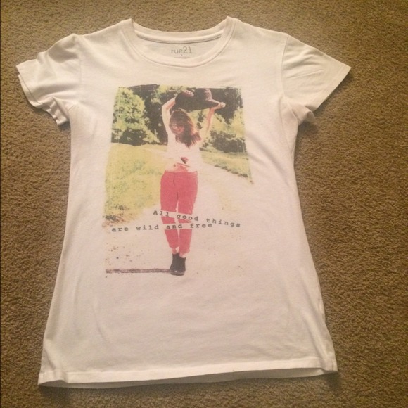 SOLD🔴✋Graphic Tee bundle - Picture 2 of 2