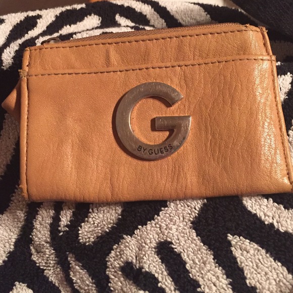 A guess lil wallet in good condition