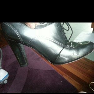 Indescribable Stuart Weitzman platinum heels