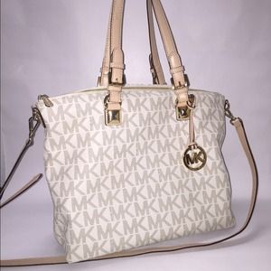 FLASH SALE❗️❗️MIchael Kors vanilla monogram tote