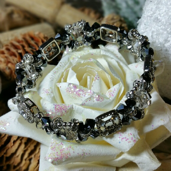 💓Handmade💓black crystal ore bracelet...NWOT
