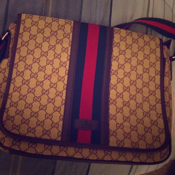 Gucci messenger bag