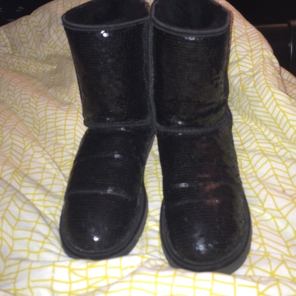 Additional pictures of Blk Sequin Uggs REQUESTED!!