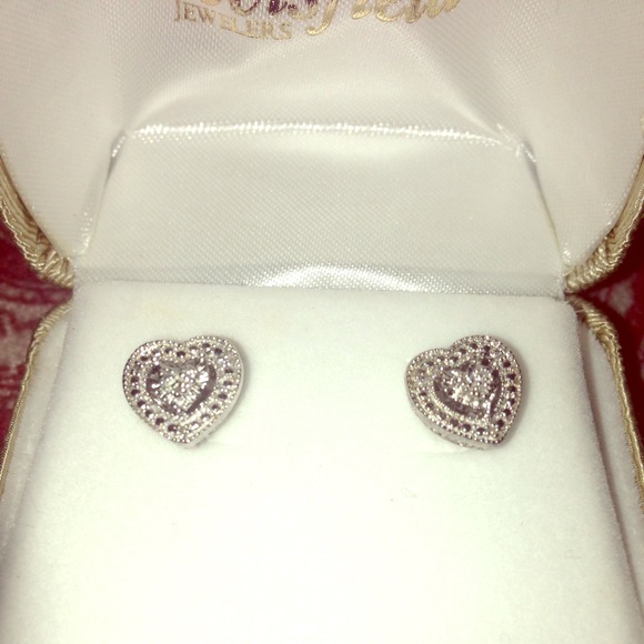 Sterling Silver heart diamond earrings!