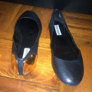 Steve Madden gold plated flats