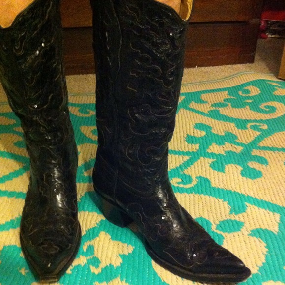 Corral boots with sequence inlay