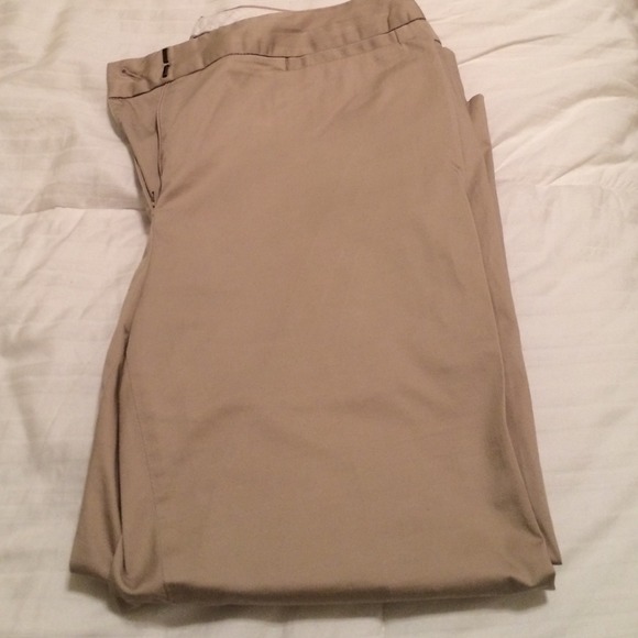 Liz Claiborne khaki capris