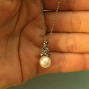 Pearl and Diamond Silver necklace