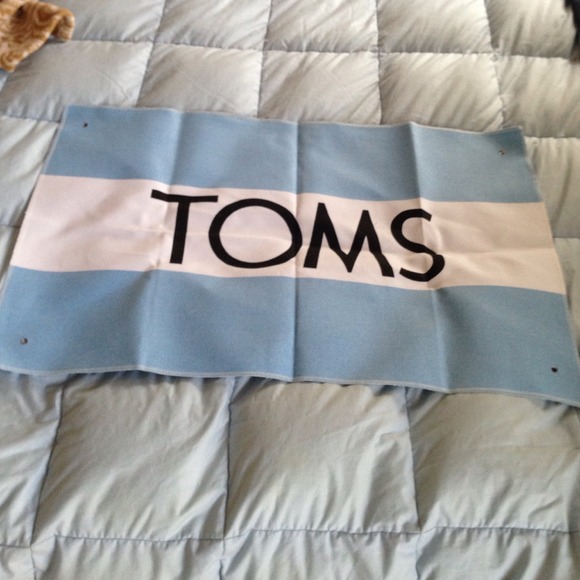 TOMS Canvas Flag