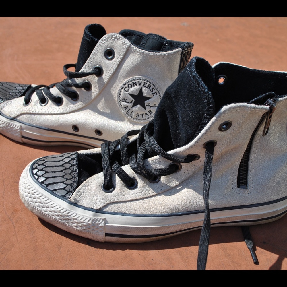 ⭐️Limited edition Chuck Taylor Sidezip Converse ⭐️