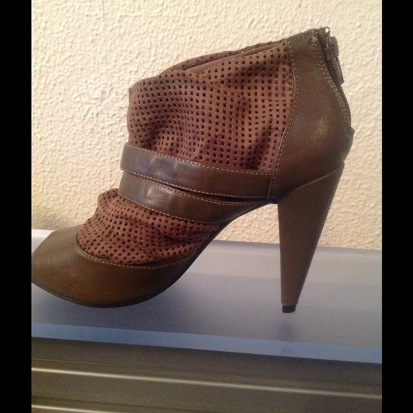 Fishnet Bootie - Picture 3 of 4