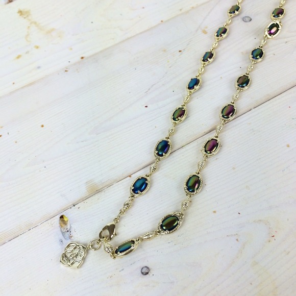 Kendra Scott Jewelry - Kendra Scott Gale Necklace in Black Iridescent Kendra Scott Jewelry - Kendra Scott Gale Necklace in Black Iridescent