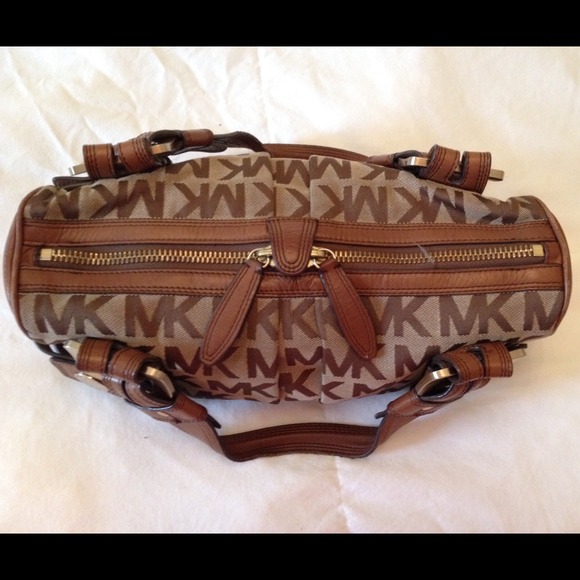 Michael Kors purse- great condition! - Picture 2 of 4