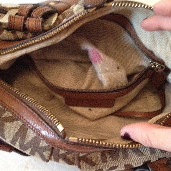 Michael Kors purse- great condition! - Picture 3 of 4