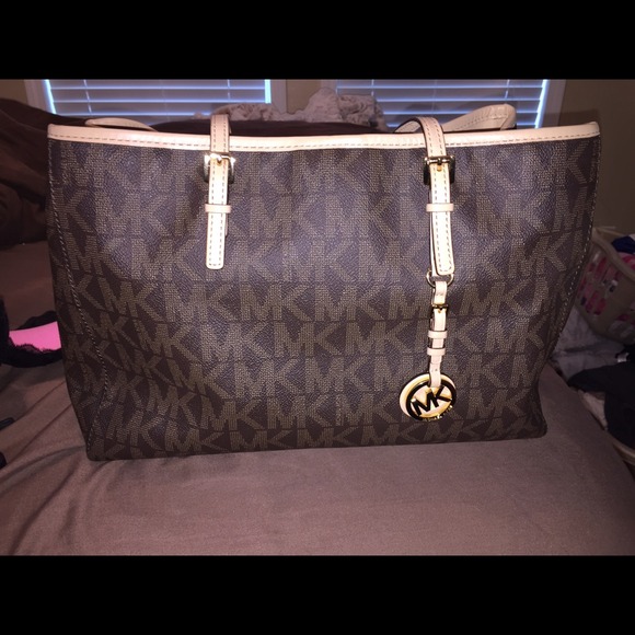 Authentic Michael Kors Jet Set Saffiano