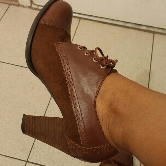 Super Cute Oxford style brown heels