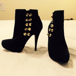 Shoes Shoes