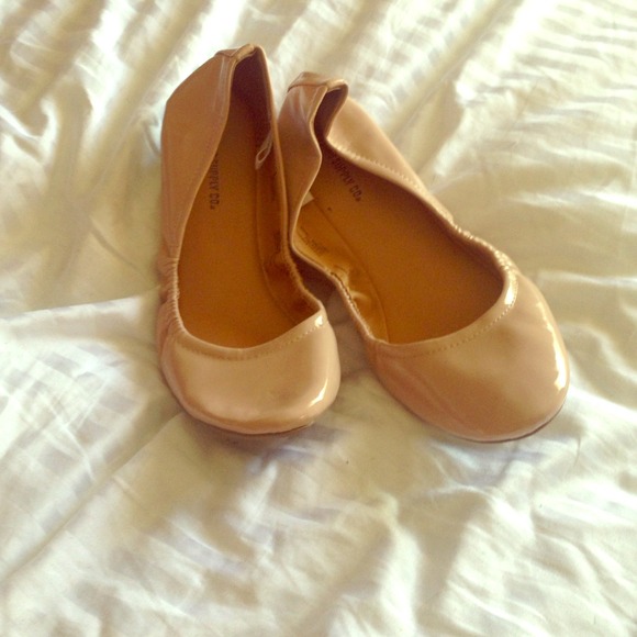 Nude flats