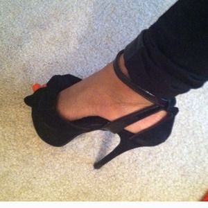 High heel pumps