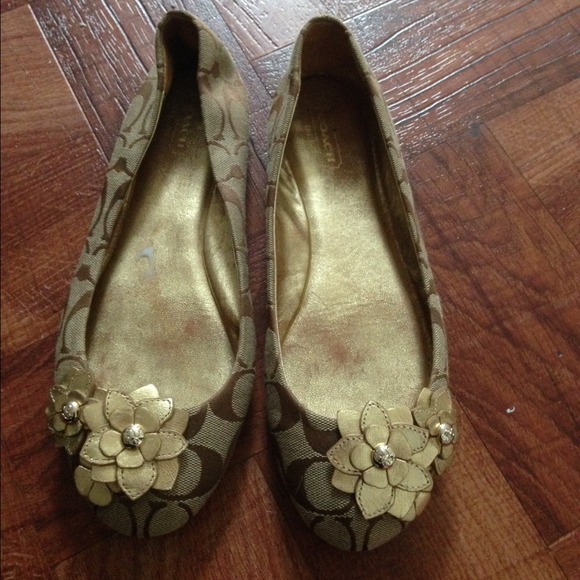 Coach flats good condition