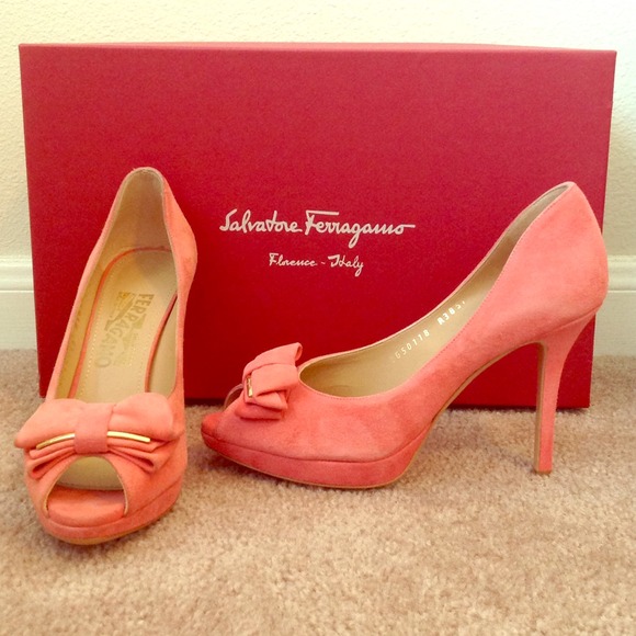 Salvatore Ferragamo Rossela Pumps - Picture 1 of 4