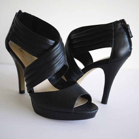 🎉 REDUCED PRICE: Franco Sarto black leather heels