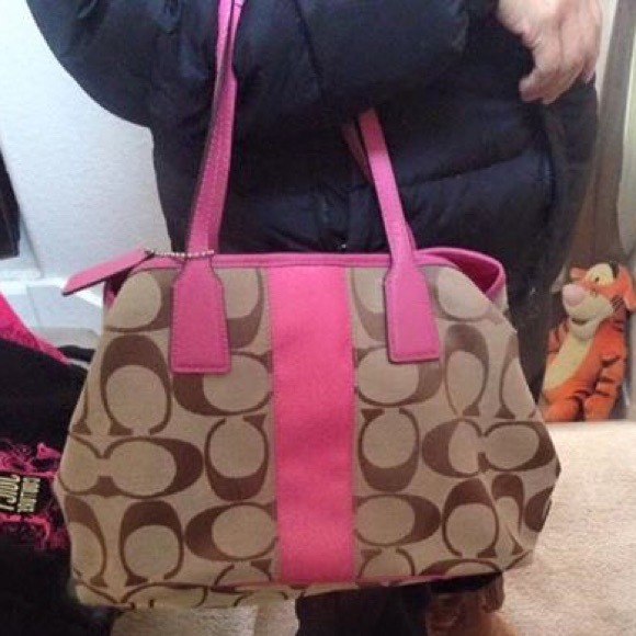 Coach 100% authentic.