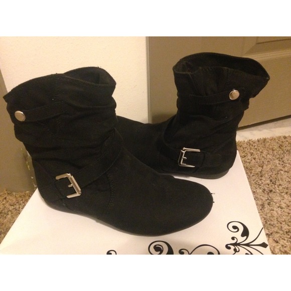 New Rampage Brand Black Booties Size 6 - Picture 3 of 4