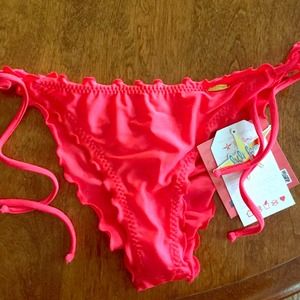 LULI FAMA Costia Buena