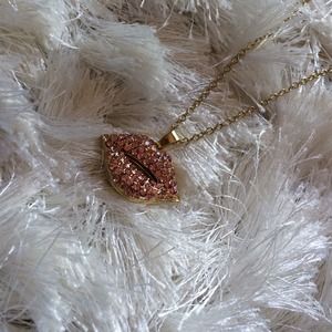 Gifted💋💋Kiss necklace