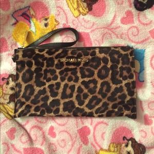 SALE ❗️❗️Michael Kors cheetah clutch