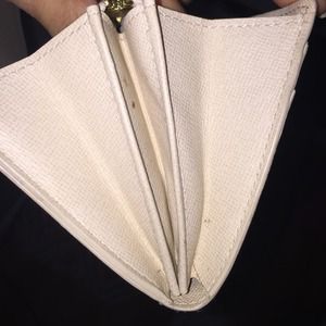 Addtl pics of lv wallet