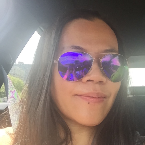 Meet Your Posher, Sylvia - Picture 4 of 4