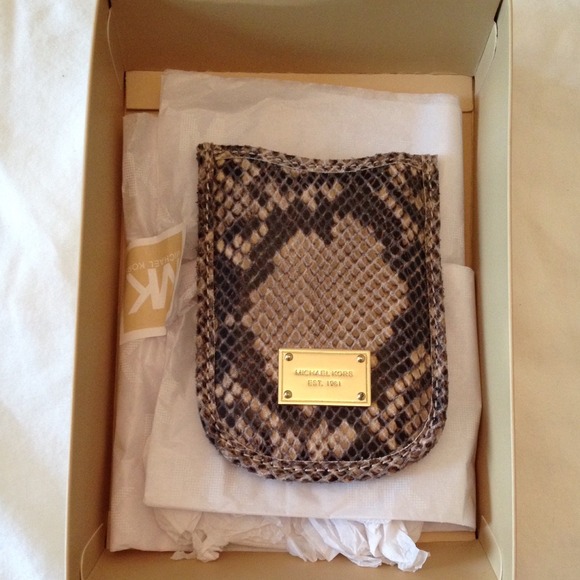 Michael Kors phone holder snakeskin print new wtag - Picture 3 of 4